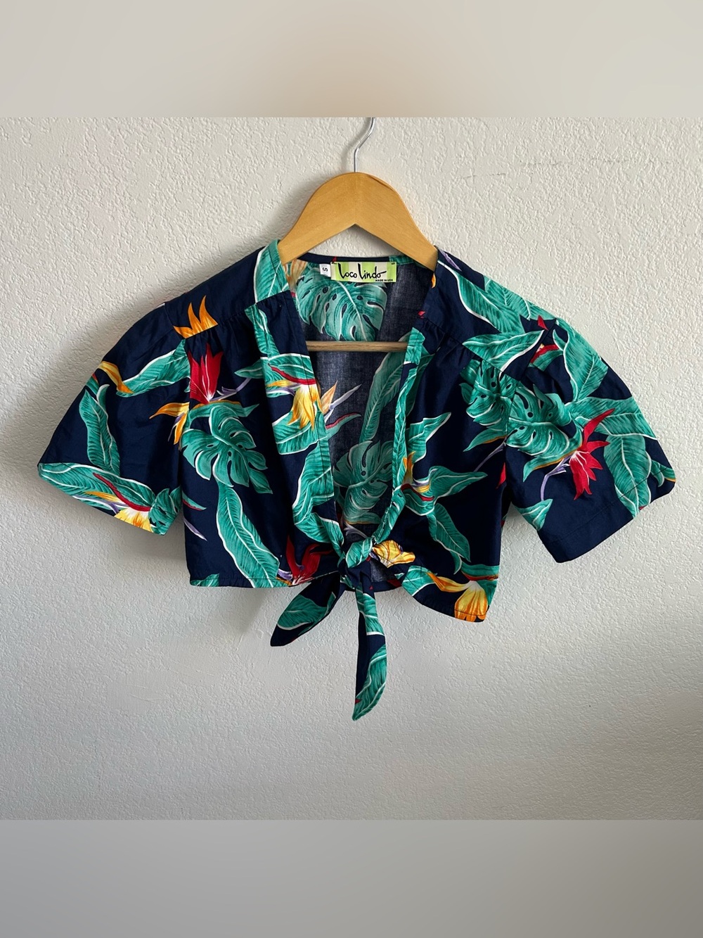 Loco Lindo 1940s Vintage Tropical Tie Front Cotton Short Sleeve Crop Top. Small